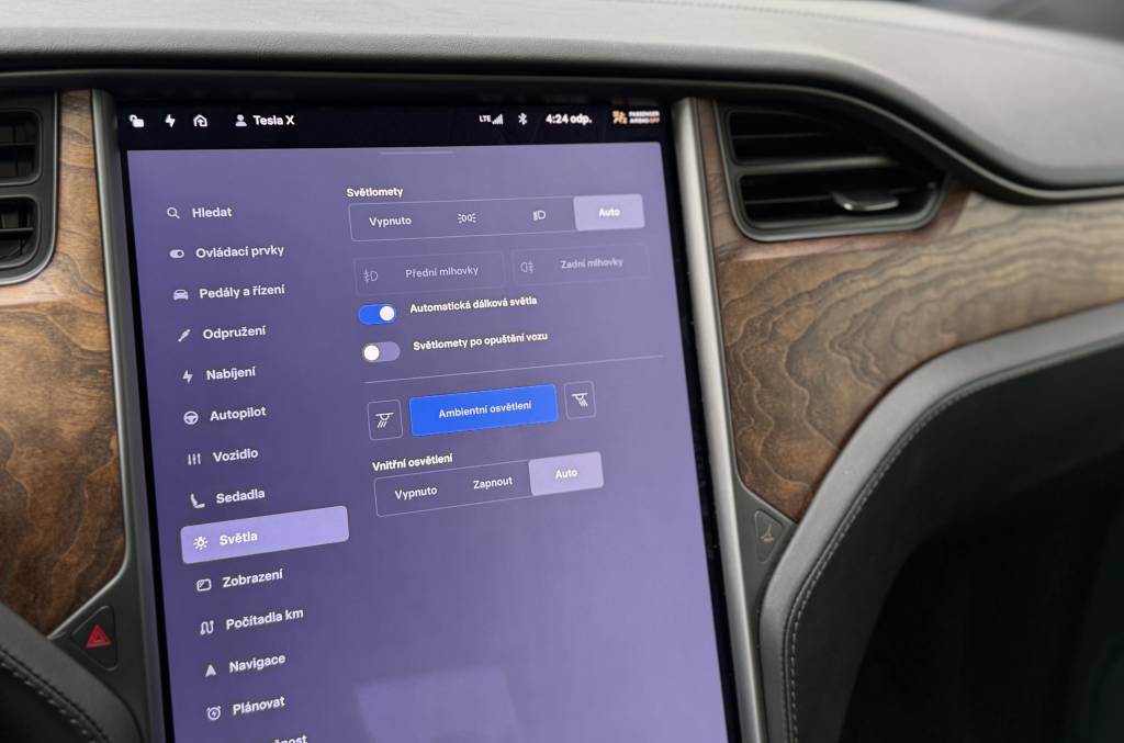 Tesla Model X LONG RANGE DUAL MOTOR 6-MIEST PREMIUM KONEKTIVITA R22 421kW