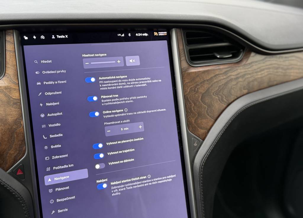 Tesla Model X LONG RANGE DUAL MOTOR 6-MIEST PREMIUM KONEKTIVITA R22 421kW