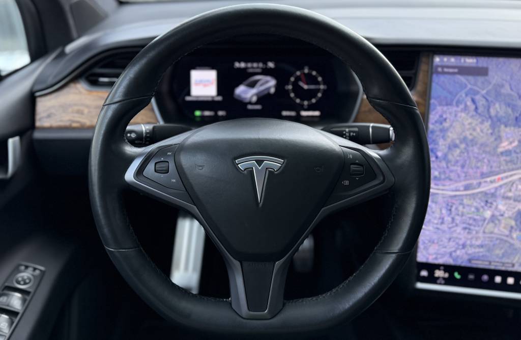 Tesla Model X LONG RANGE DUAL MOTOR 6-MIEST PREMIUM KONEKTIVITA R22 421kW