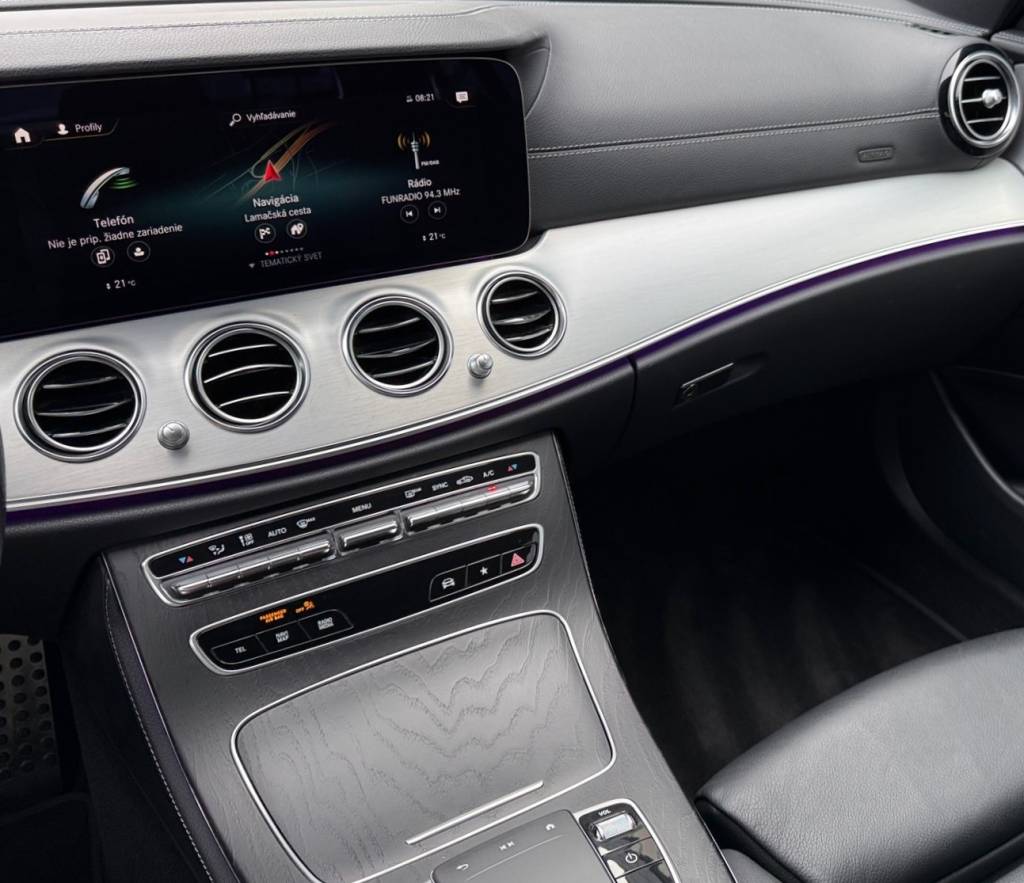 Mercedes-Benz E trieda Sedan E 2.0 mHEV AMG-LINE 360°KAMERA VIRTUAL KEYLESS NIGHT PACKET FULL LED A/T