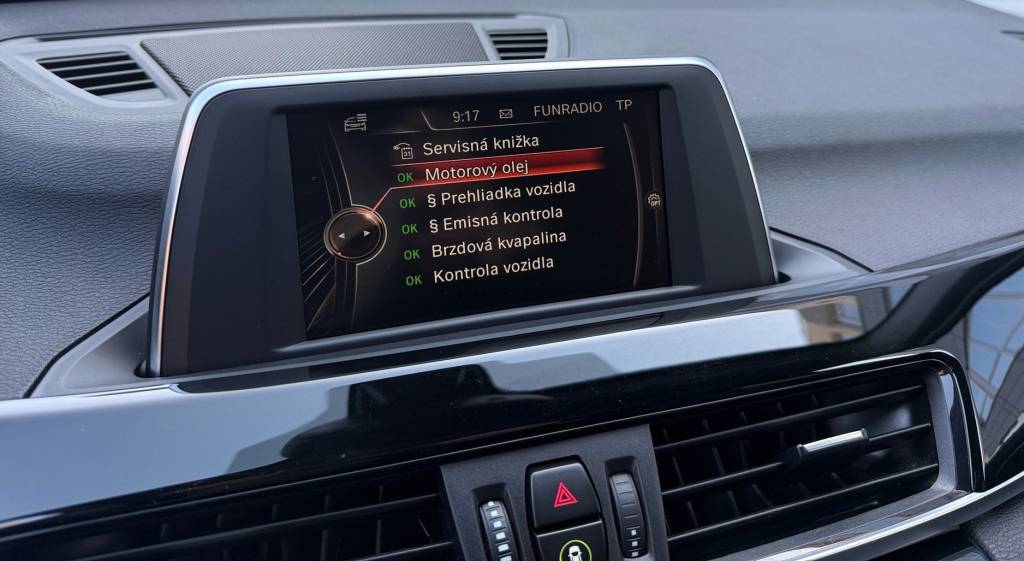 BMW X1 sDrive 2.0d PANORAMA LED ADAPTÍVNY TEMPOMAT KOŽA A/T