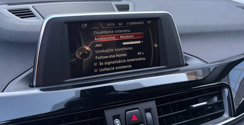 BMW X1 sDrive 2.0d PANORAMA LED ADAPTÍVNY TEMPOMAT KOŽA A/T