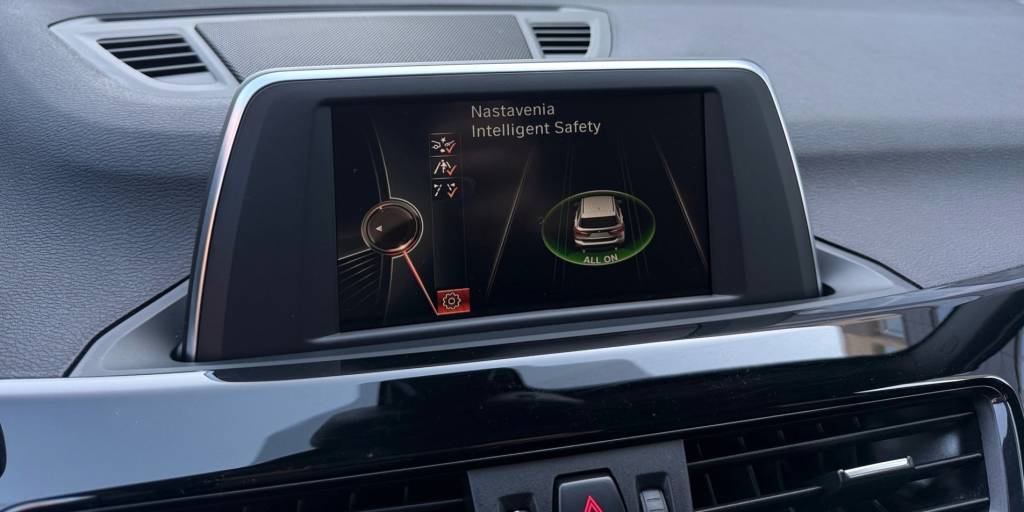 BMW X1 sDrive 2.0d PANORAMA LED ADAPTÍVNY TEMPOMAT KOŽA A/T