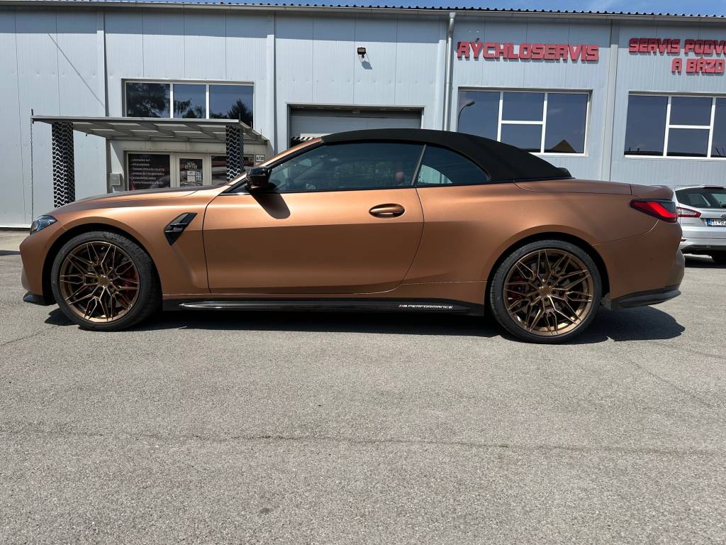 BMW M4 Competition xDrive Cabrio INDIVIDUAL /VOZIDLO V PLNEJ FABRICKEJ ZÁRUKE/