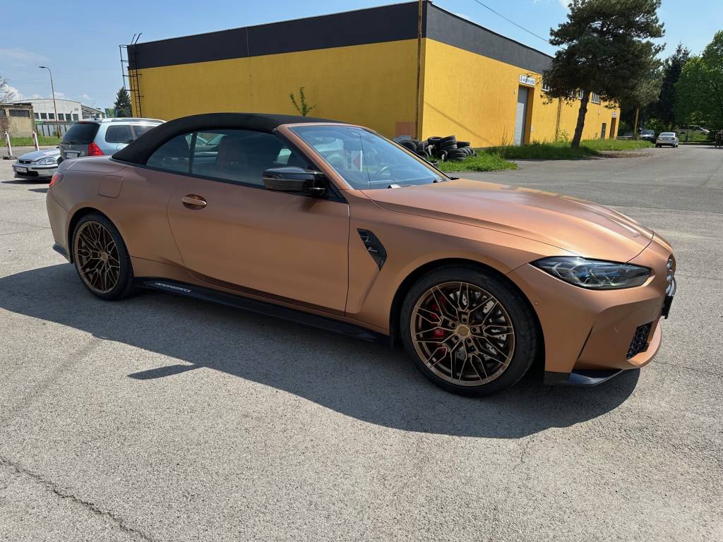 BMW M4 Competition xDrive Cabrio INDIVIDUAL /VOZIDLO V PLNEJ FABRICKEJ ZÁRUKE/