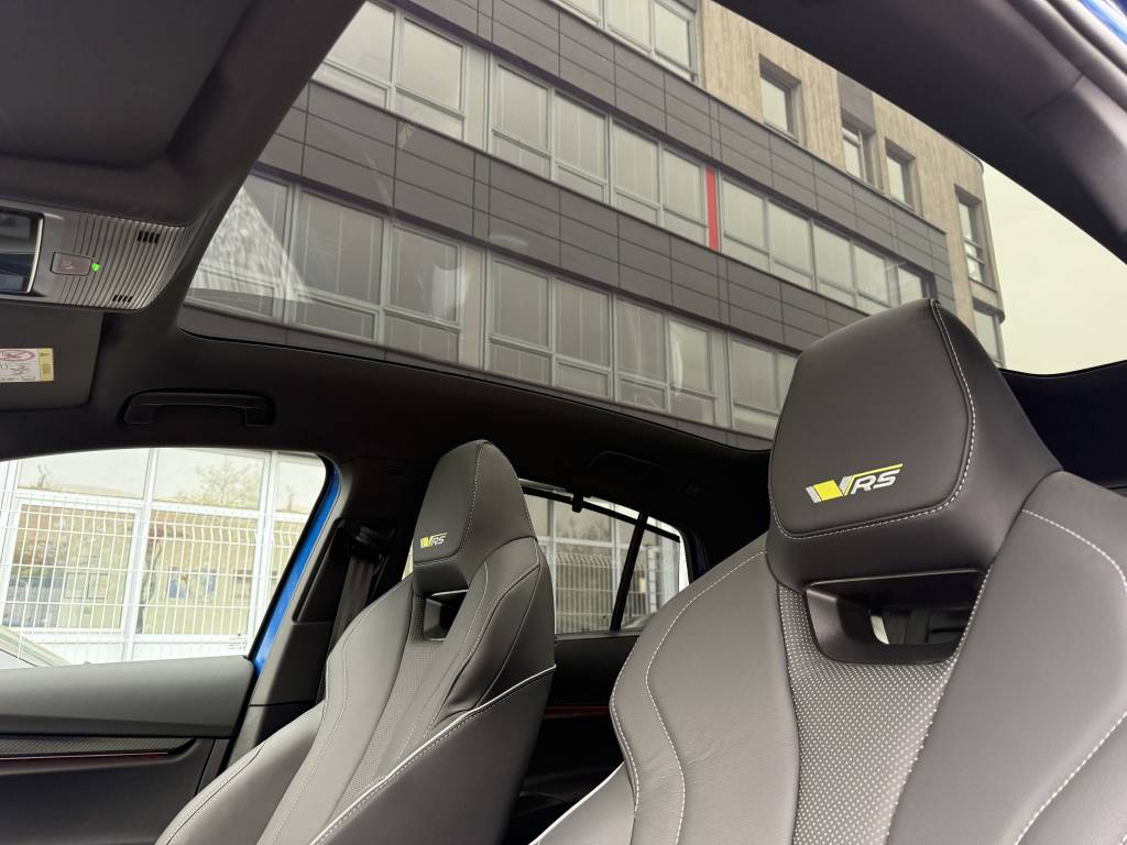 Škoda Enyaq Coupé RS 4X4 HEAD-UP CRYSTAL MATRIX 360°KAMERA MASÁŽ PANORAMA CANTON RADAR R21