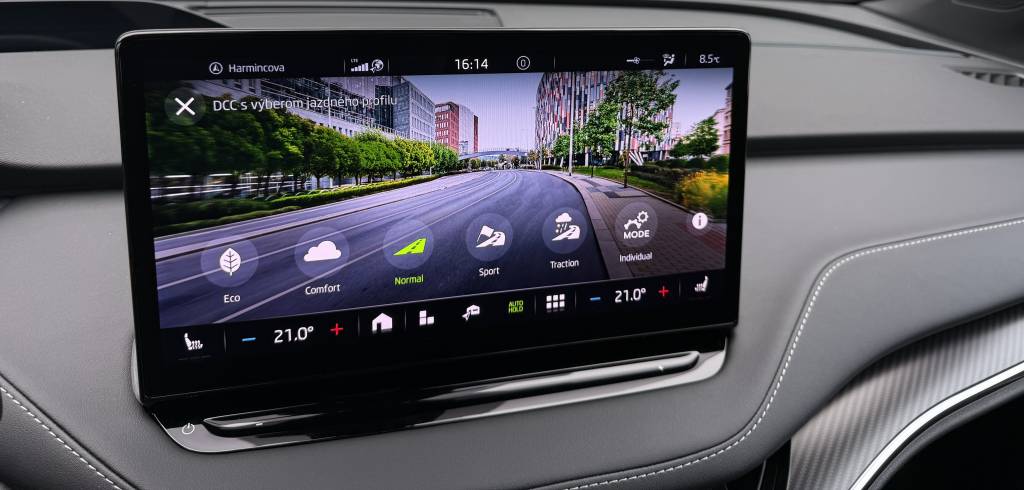 Škoda Enyaq Coupé RS 4X4 HEAD-UP CRYSTAL MATRIX 360°KAMERA MASÁŽ PANORAMA CANTON RADAR R21