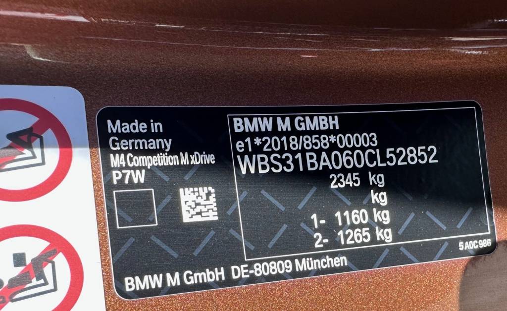 BMW M4 Competition xDrive Cabrio INDIVIDUAL /VOZIDLO V PLNEJ FABRICKEJ ZÁRUKE/