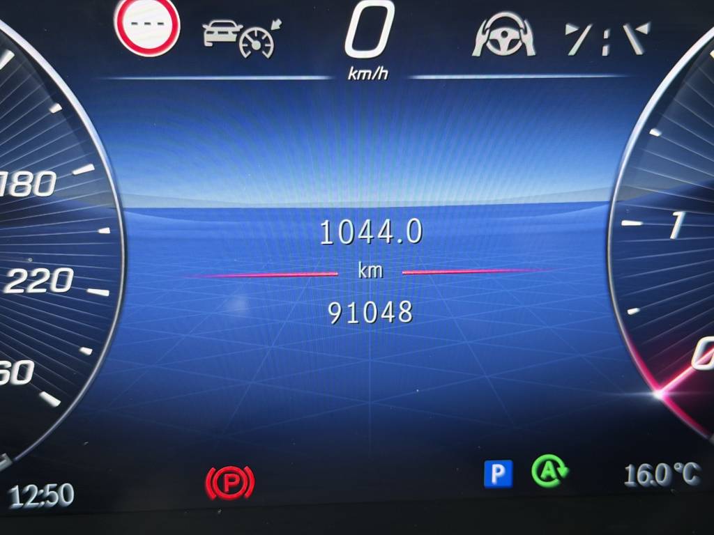 Mercedes-Benz GLC SUV 220d mHEV 4MATIC DIGITAL LIGHT KAMERA BURMESTER TWO-TONE INTERIOR R19, A/T