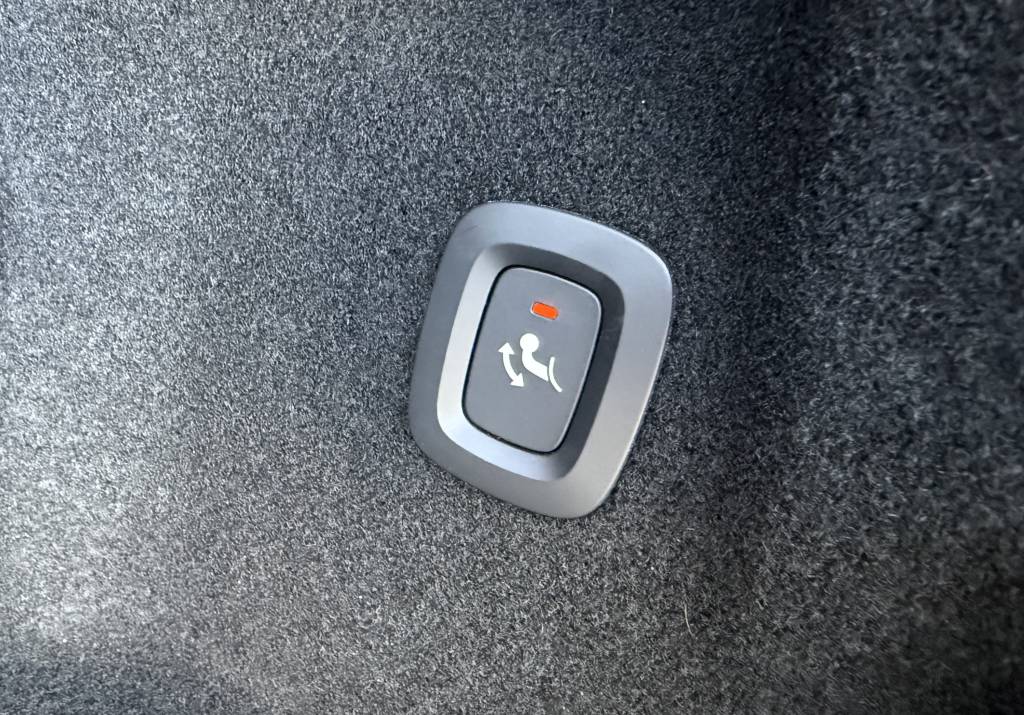 Volvo XC60 2.0 B4D mHEV PLUS DARK MATRIX LED KAMERA VIRTUAL RADAR KEYLESS GO A/T