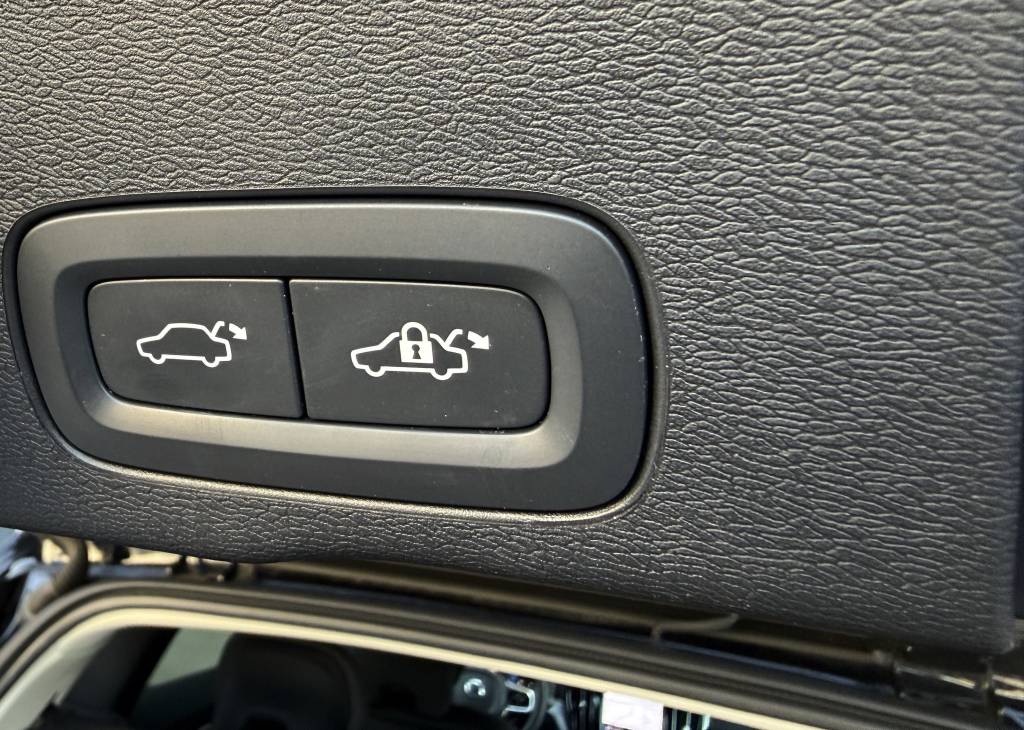 Volvo XC60 2.0 B4D mHEV PLUS DARK MATRIX LED KAMERA VIRTUAL RADAR KEYLESS GO A/T
