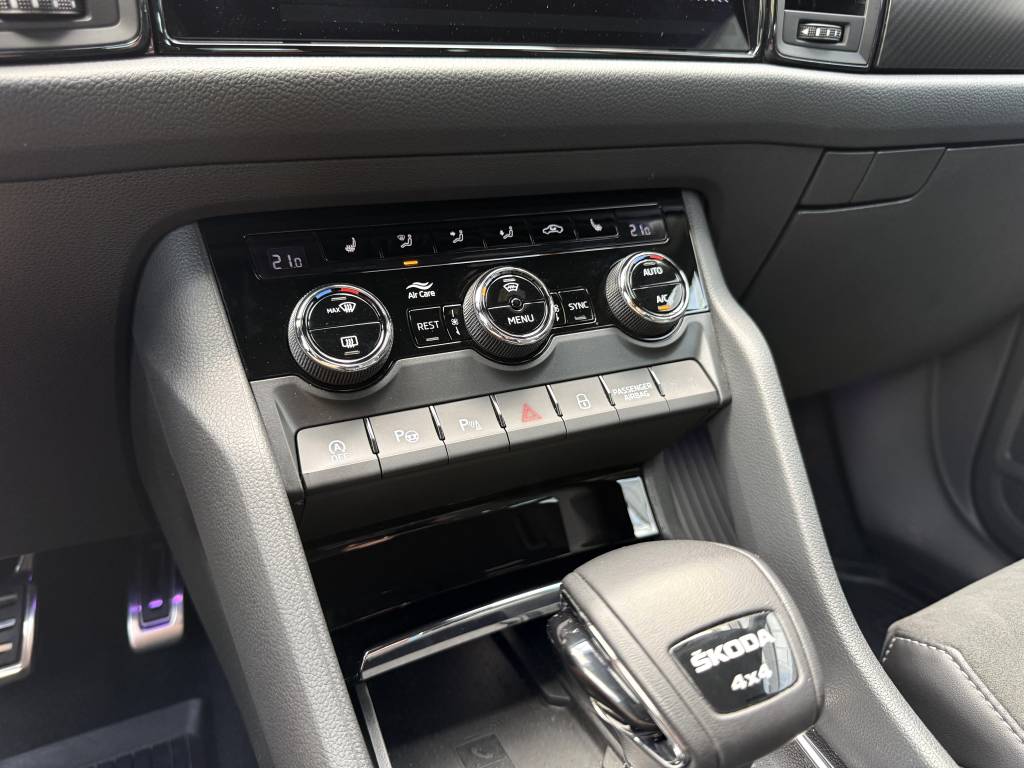 Škoda Kodiaq 2.0 TSI 4X4 SPORTLINE CRYSTAL MATRIX KAMERA RADAR VIRTUAL ALCANTARA DSG