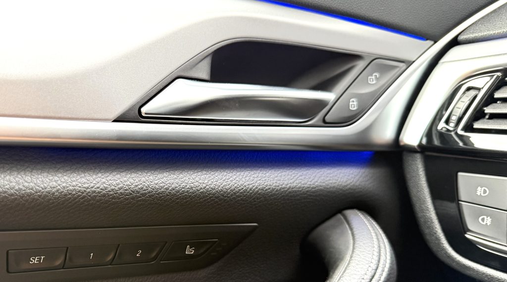 BMW Rad 5 520d HEAD-UP HARMAN/KARDON 360°KAMERA MASÁŽ STREŠNÉ OKNO A/T