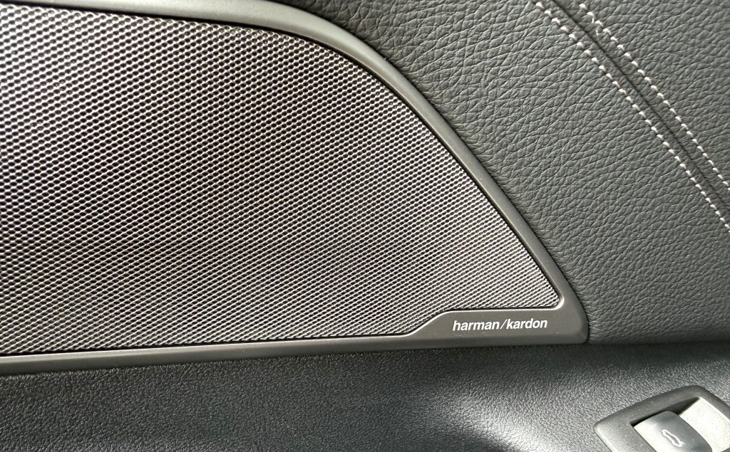 BMW Rad 5 520d HEAD-UP HARMAN/KARDON 360°KAMERA MASÁŽ STREŠNÉ OKNO A/T