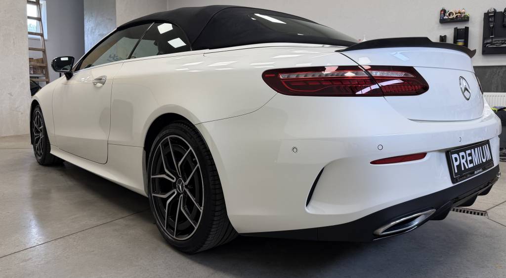 Mercedes-Benz E trieda Kabriolet 220d 3xAMG-LINE DESIGNO MULTIBEAM MATRIX AIRSCARF AIRCAP KAMERA