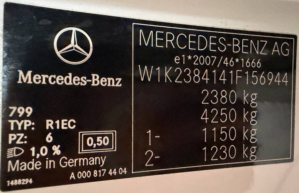 Mercedes-Benz E trieda Kabriolet 220d 3xAMG-LINE DESIGNO MULTIBEAM MATRIX AIRSCARF AIRCAP KAMERA