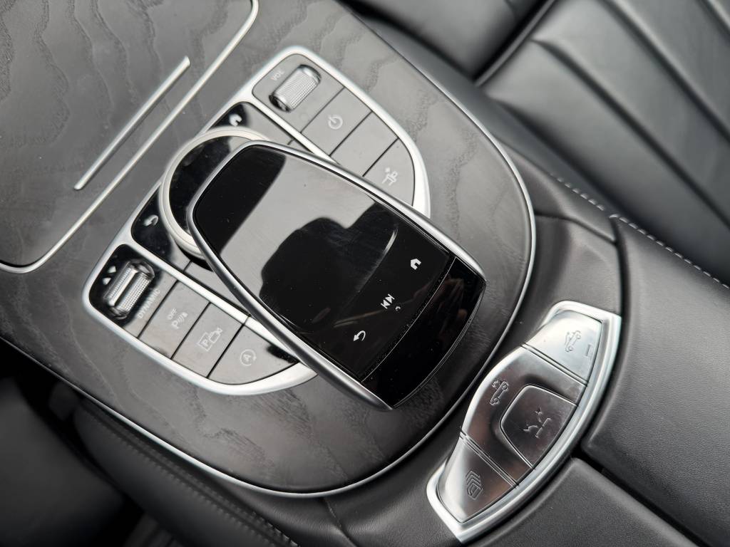 Mercedes-Benz E trieda Kabriolet 220d 3xAMG-LINE DESIGNO MULTIBEAM MATRIX AIRSCARF AIRCAP KAMERA