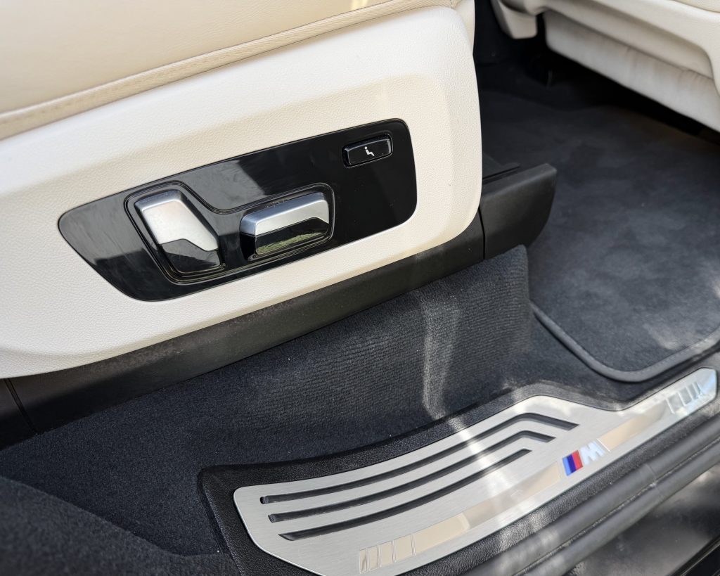BMW X7 xDrive 40d mHEV INDIVIDUAL ///M-PACKET 6-MIEST PANORAMA HARMAN/KARDON