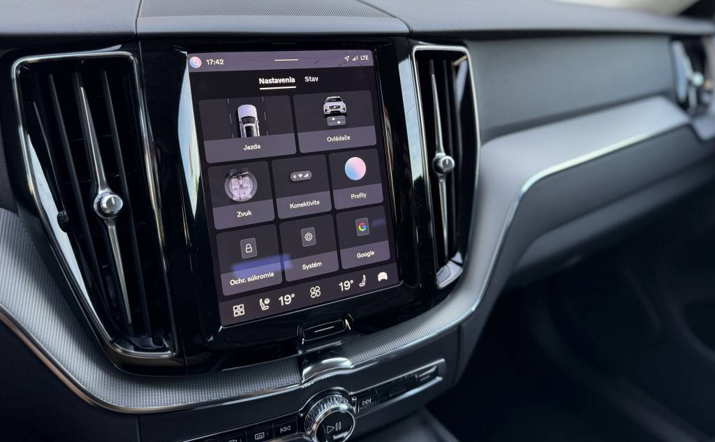 Volvo XC60 2.0 B4D mHEV PLUS DARK MATRIX LED KAMERA VIRTUAL RADAR KEYLESS GO A/T