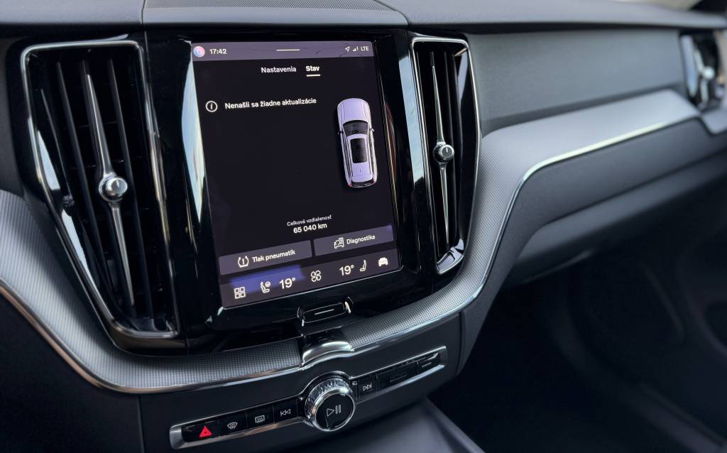 Volvo XC60 2.0 B4D mHEV PLUS DARK MATRIX LED KAMERA VIRTUAL RADAR KEYLESS GO A/T
