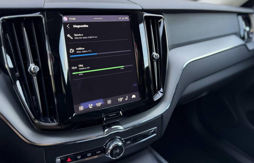 Volvo XC60 2.0 B4D mHEV PLUS DARK MATRIX LED KAMERA VIRTUAL RADAR KEYLESS GO A/T