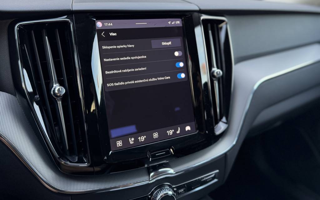 Volvo XC60 2.0 B4D mHEV PLUS DARK MATRIX LED KAMERA VIRTUAL RADAR KEYLESS GO A/T