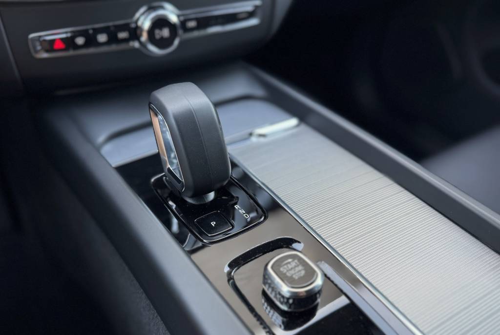 Volvo XC60 2.0 B4D mHEV PLUS DARK MATRIX LED KAMERA VIRTUAL RADAR KEYLESS GO A/T