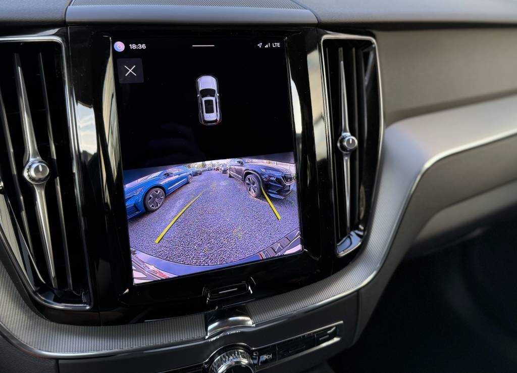 Volvo XC60 2.0 B4D mHEV PLUS DARK MATRIX LED KAMERA VIRTUAL RADAR KEYLESS GO A/T