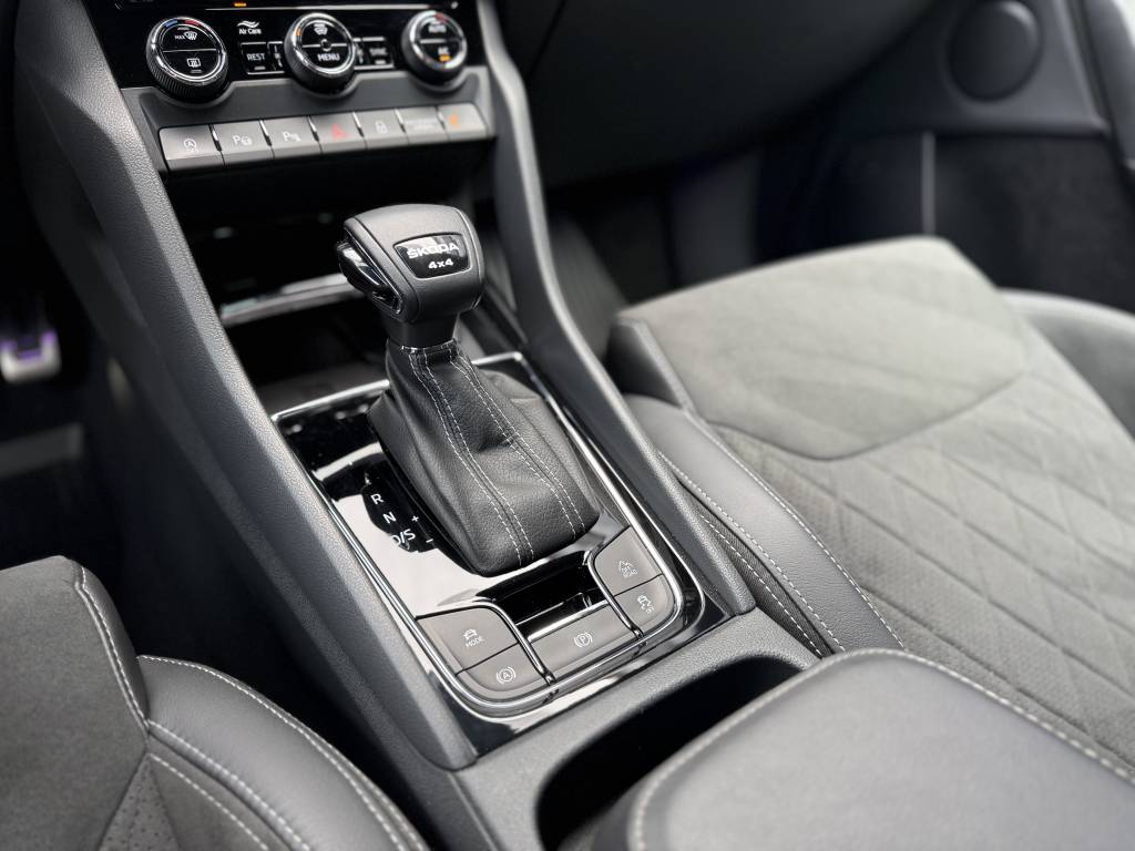 Škoda Kodiaq 2.0 TSI 4X4 SPORTLINE CRYSTAL MATRIX KAMERA RADAR VIRTUAL ALCANTARA DSG