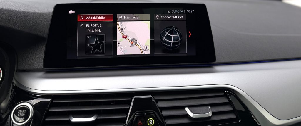 BMW Rad 5 520d HEAD-UP HARMAN/KARDON 360°KAMERA MASÁŽ STREŠNÉ OKNO A/T