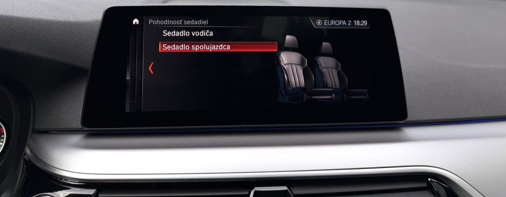 BMW Rad 5 520d HEAD-UP HARMAN/KARDON 360°KAMERA MASÁŽ STREŠNÉ OKNO A/T