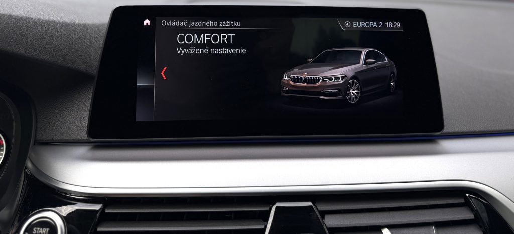 BMW Rad 5 520d HEAD-UP HARMAN/KARDON 360°KAMERA MASÁŽ STREŠNÉ OKNO A/T