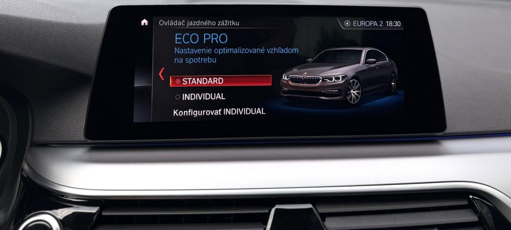 BMW Rad 5 520d HEAD-UP HARMAN/KARDON 360°KAMERA MASÁŽ STREŠNÉ OKNO A/T