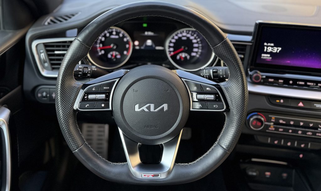 Kia Ceed SW 1.5 T-GDi GT-LINE /VOZIDLO V PLNEJ ZÁRUKE/