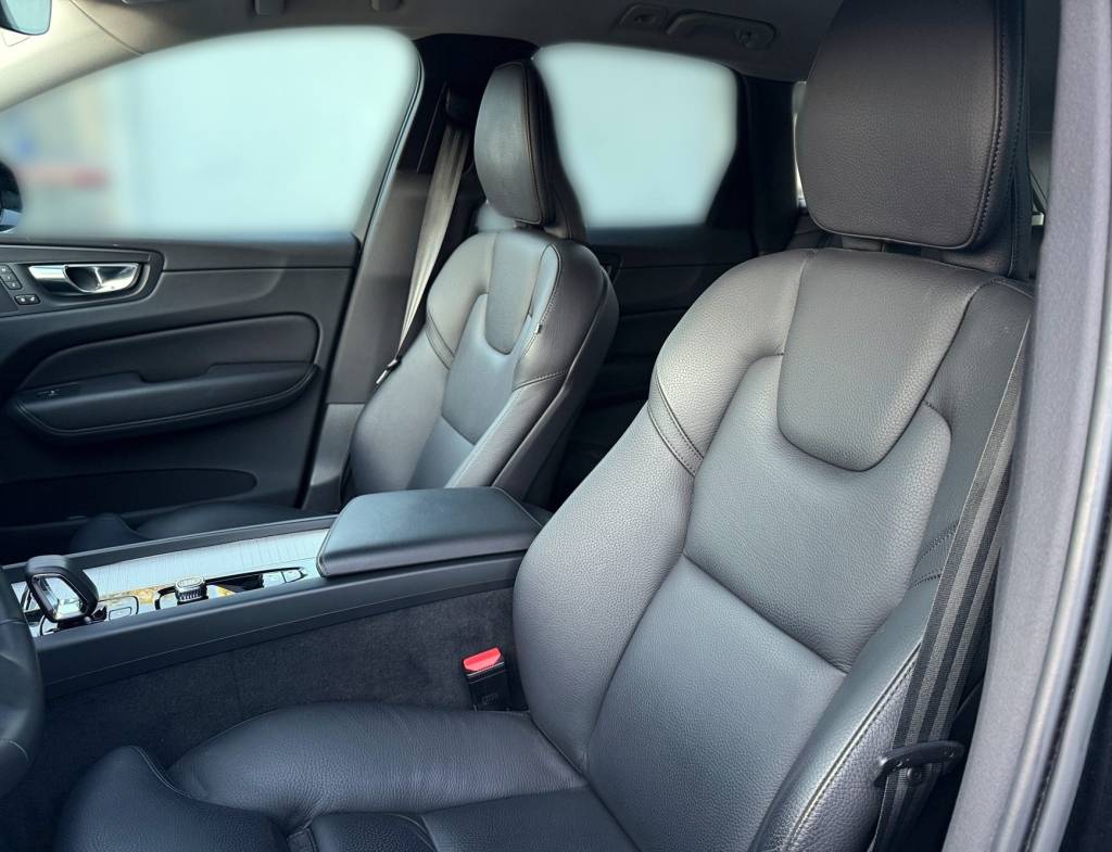 Volvo XC60 2.0 B4D mHEV PLUS DARK MATRIX LED KAMERA VIRTUAL RADAR KEYLESS GO A/T