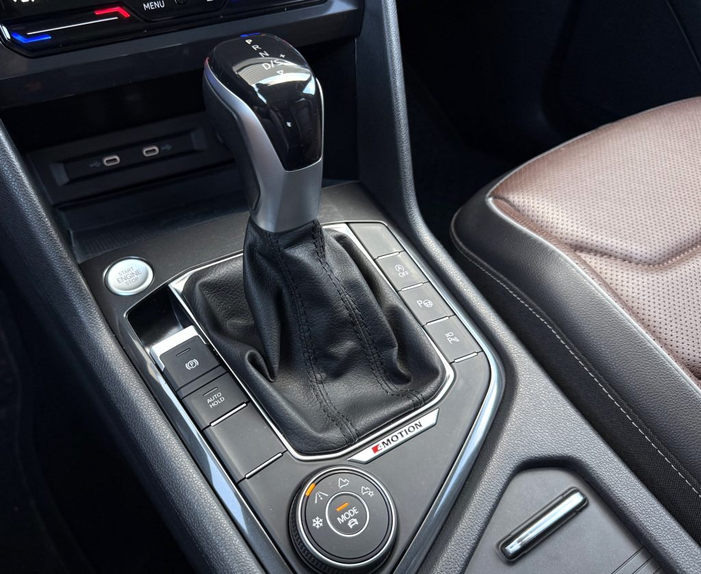 Volkswagen VW Tiguan Allspace 2.0 TDI 4Motion 200PS ELEGANCE IQ.LIGHT MATRIX WEBASTO 360°KAM. HEAD-UP PANORAMA