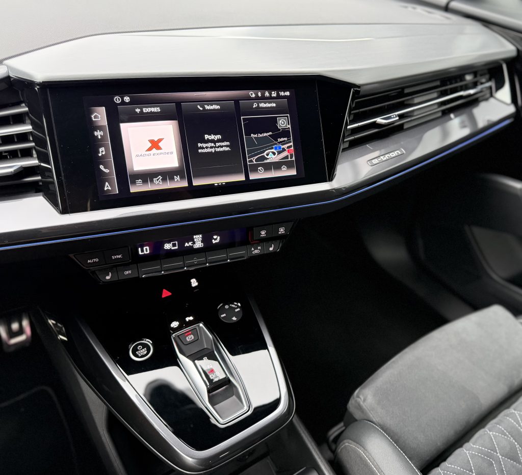 Audi Q4 e-tron 40 3xS-LINE PANORAMA R20 AVILO BATTERY CERTIFICATE 82kWh, 150kW