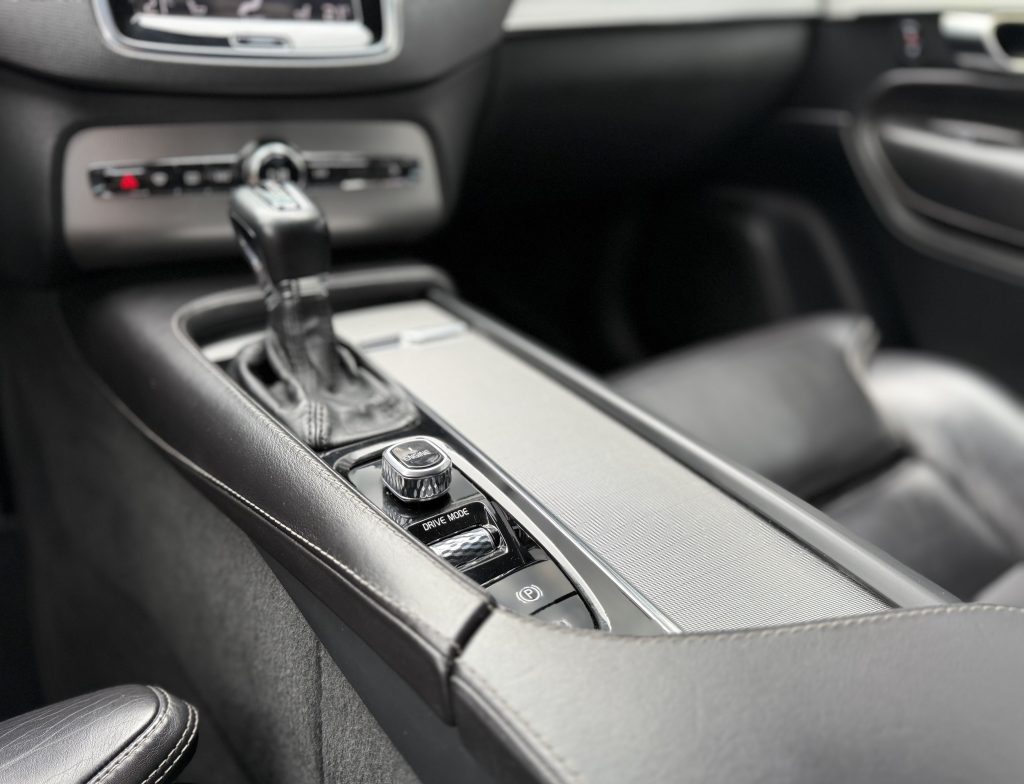 Volvo XC90 D5 AWD INSCRIPTION 7-MIEST KAMERA VIRTUAL FULL LED A/T, 173kW