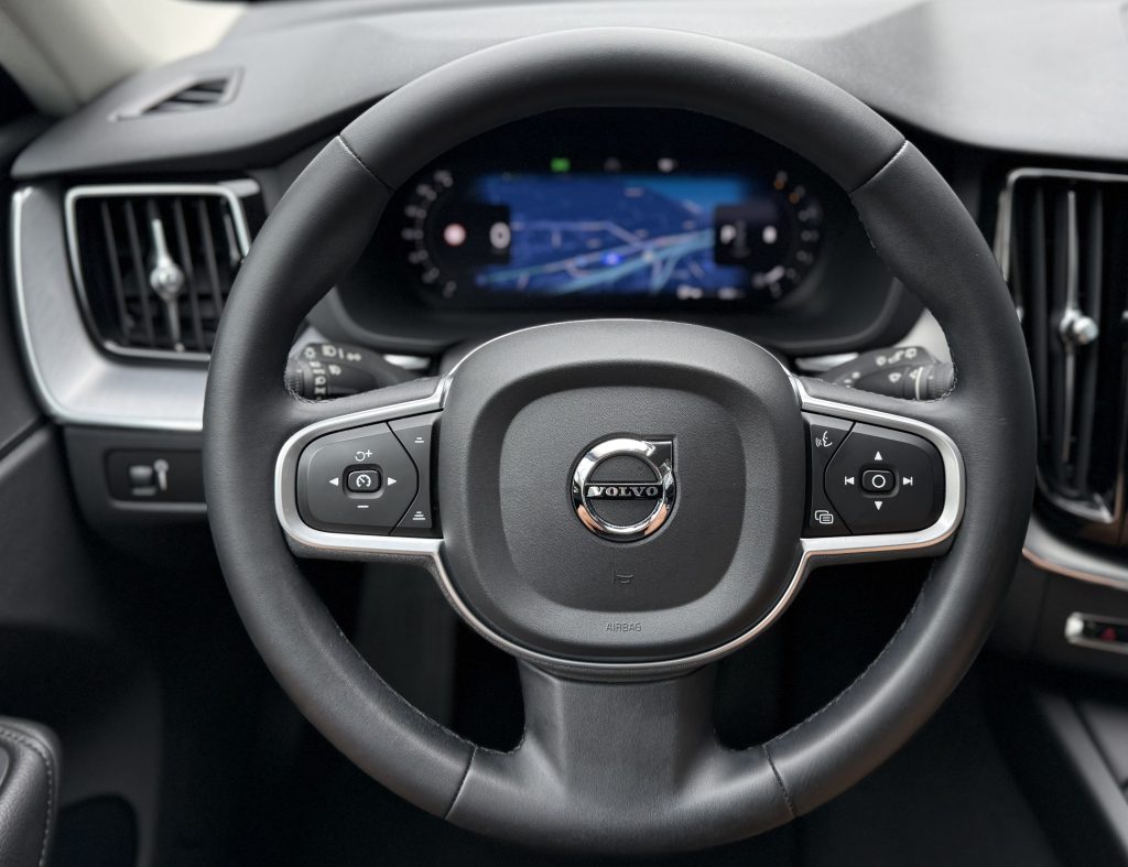 Volvo XC60 2.0 B4D mHEV AWD FACELIFT MATRIX LED VIRTUAL RADAR A/T