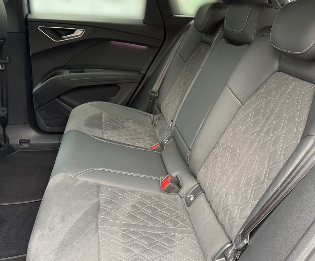 Audi Q4 e-tron 40 3xS-LINE PANORAMA R20 AVILO BATTERY CERTIFICATE 82kWh, 150kW