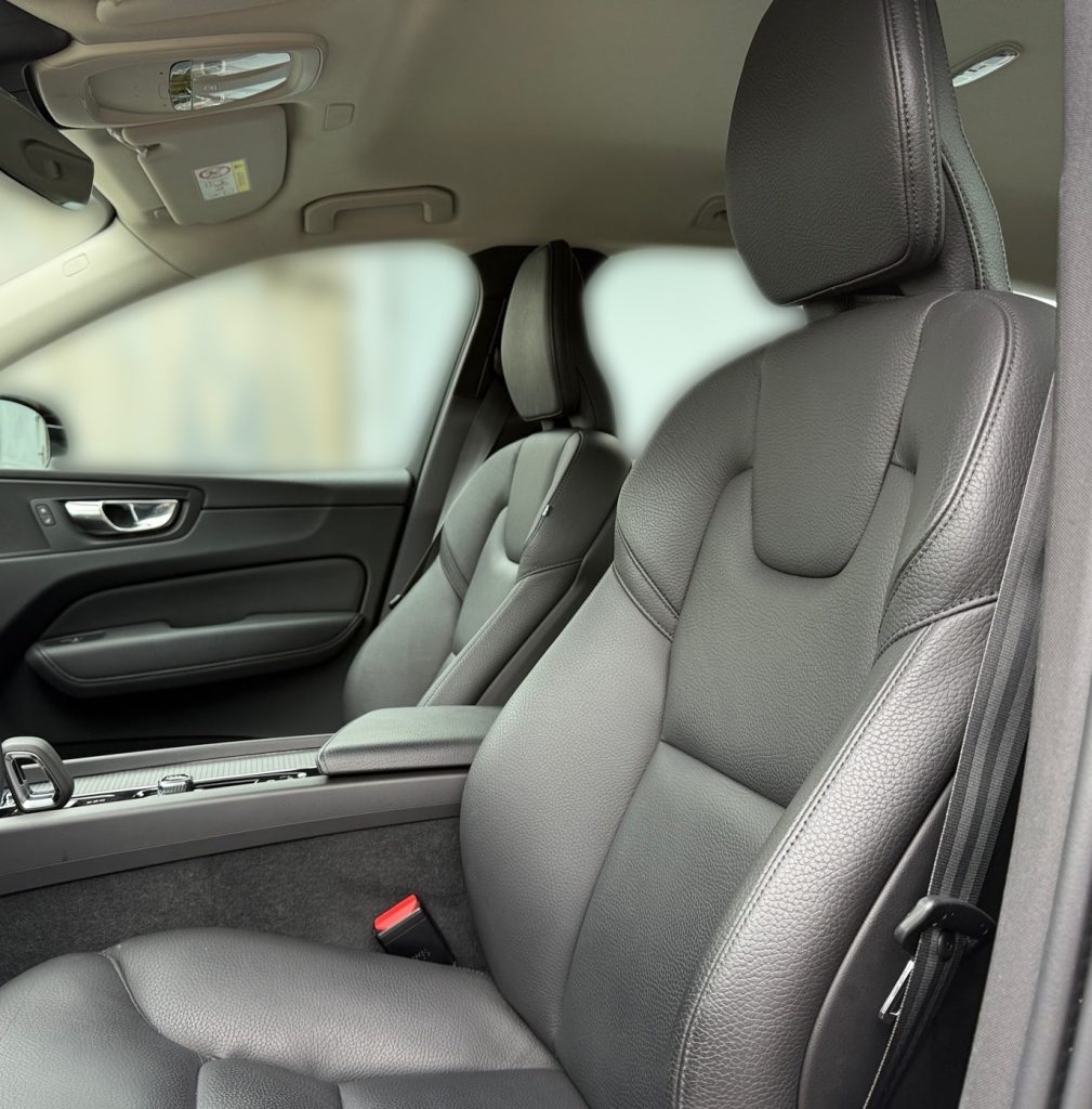 Volvo XC60 2.0 B4D mHEV AWD FACELIFT MATRIX LED VIRTUAL RADAR A/T