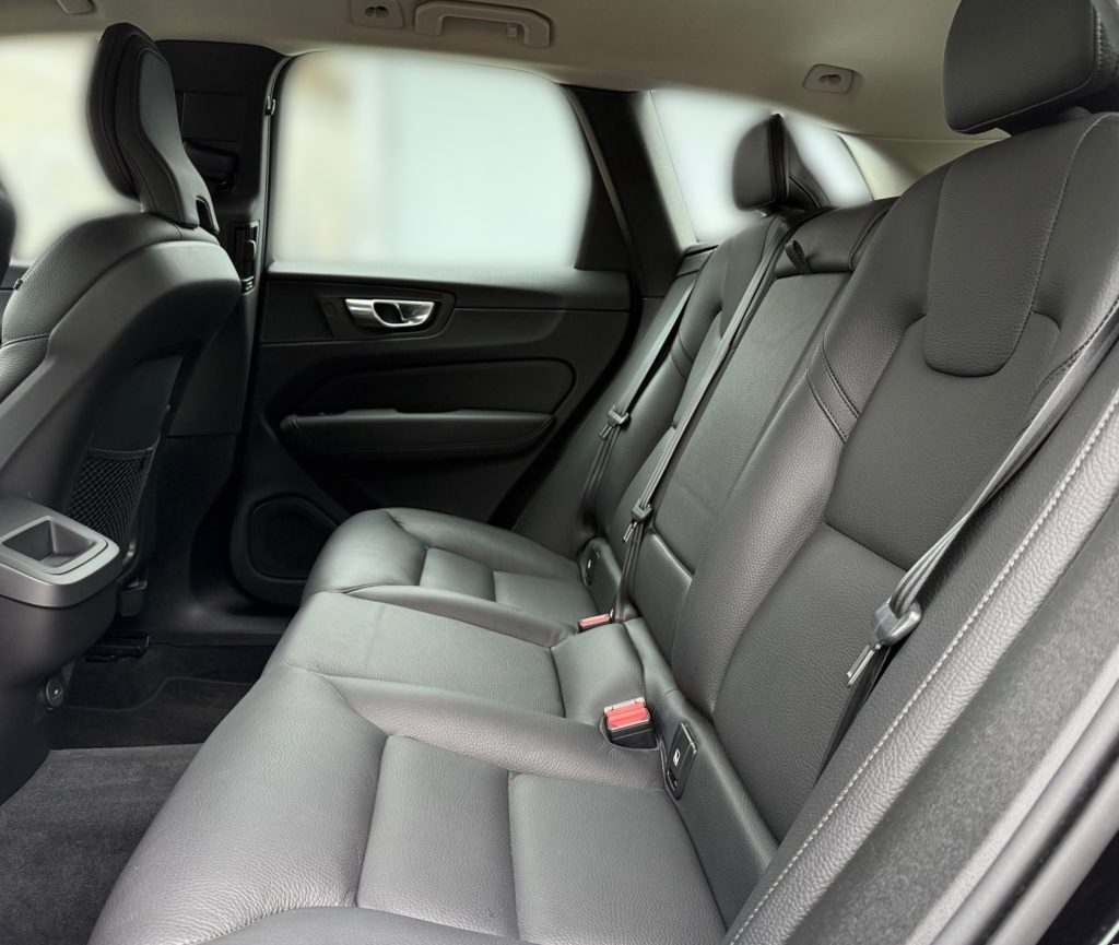 Volvo XC60 2.0 B4D mHEV AWD FACELIFT MATRIX LED VIRTUAL RADAR A/T