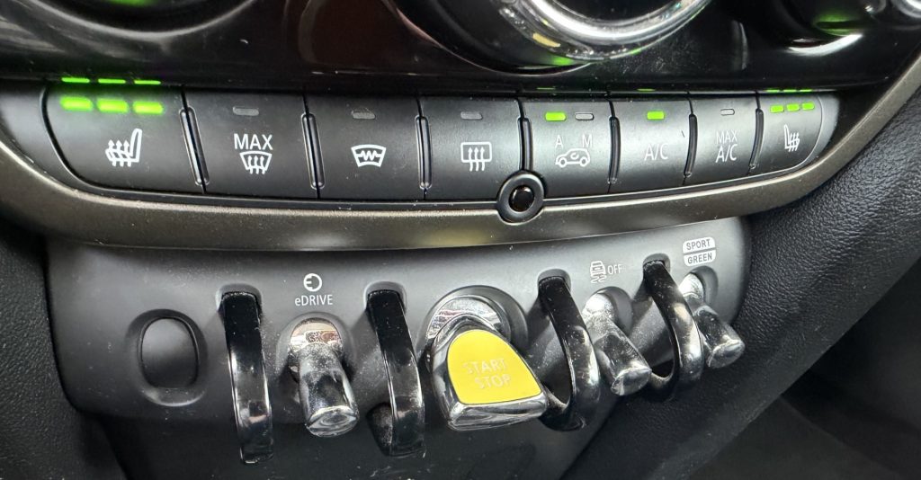 Mini Countryman Cooper SE ALL4 PHEV HEAD-UP KAMERA WEBASTO FULL LED R19