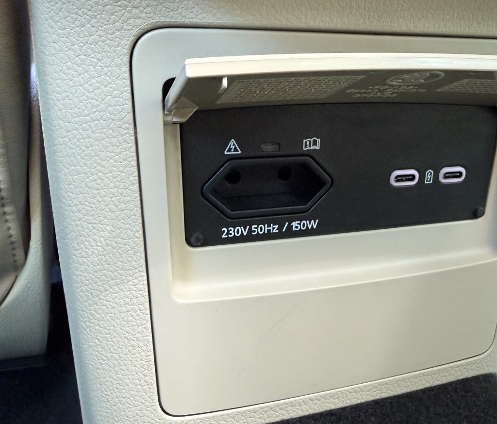 Škoda Superb Combi 2.0 TDI LAURIN&KLEMENT CRYSTAL MATRIX PANORAMA KAMERA VIRTUAL CANTON DSG