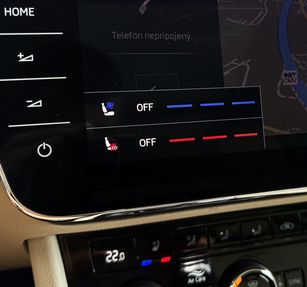 Škoda Superb Combi 2.0 TDI LAURIN&KLEMENT CRYSTAL MATRIX PANORAMA KAMERA VIRTUAL CANTON DSG