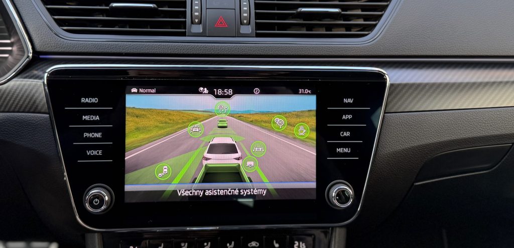 Škoda Superb Combi 2.0 TDI SPORTLINE CRYSTAL MATRIX 360°KAMERA RADAR VIRTUAL ALCANTARA DSG