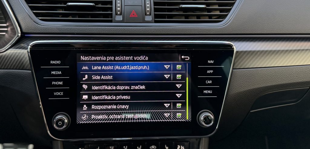 Škoda Superb Combi 2.0 TDI SPORTLINE CRYSTAL MATRIX 360°KAMERA RADAR VIRTUAL ALCANTARA DSG