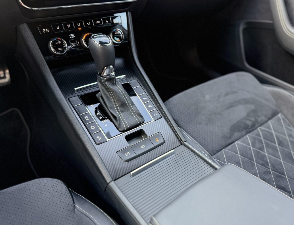 Škoda Superb Combi 2.0 TDI SPORTLINE CRYSTAL MATRIX 360°KAMERA RADAR VIRTUAL ALCANTARA DSG