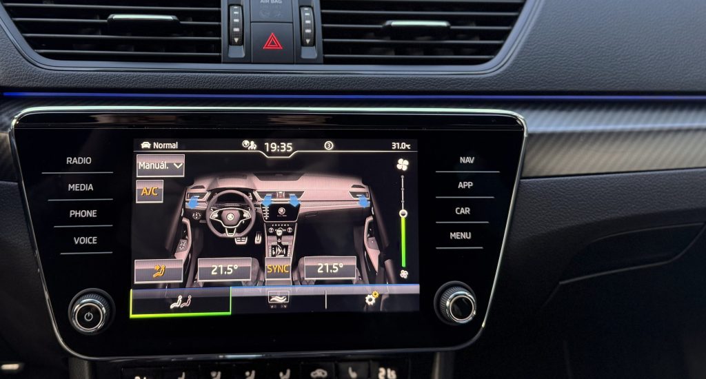 Škoda Superb Combi 2.0 TDI SPORTLINE CRYSTAL MATRIX 360°KAMERA RADAR VIRTUAL ALCANTARA DSG