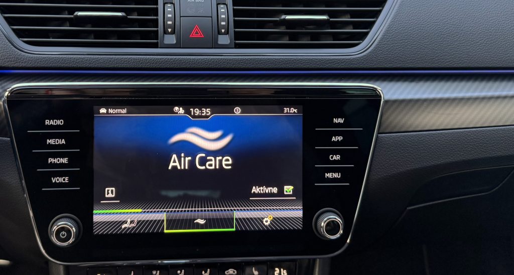 Škoda Superb Combi 2.0 TDI SPORTLINE CRYSTAL MATRIX 360°KAMERA RADAR VIRTUAL ALCANTARA DSG